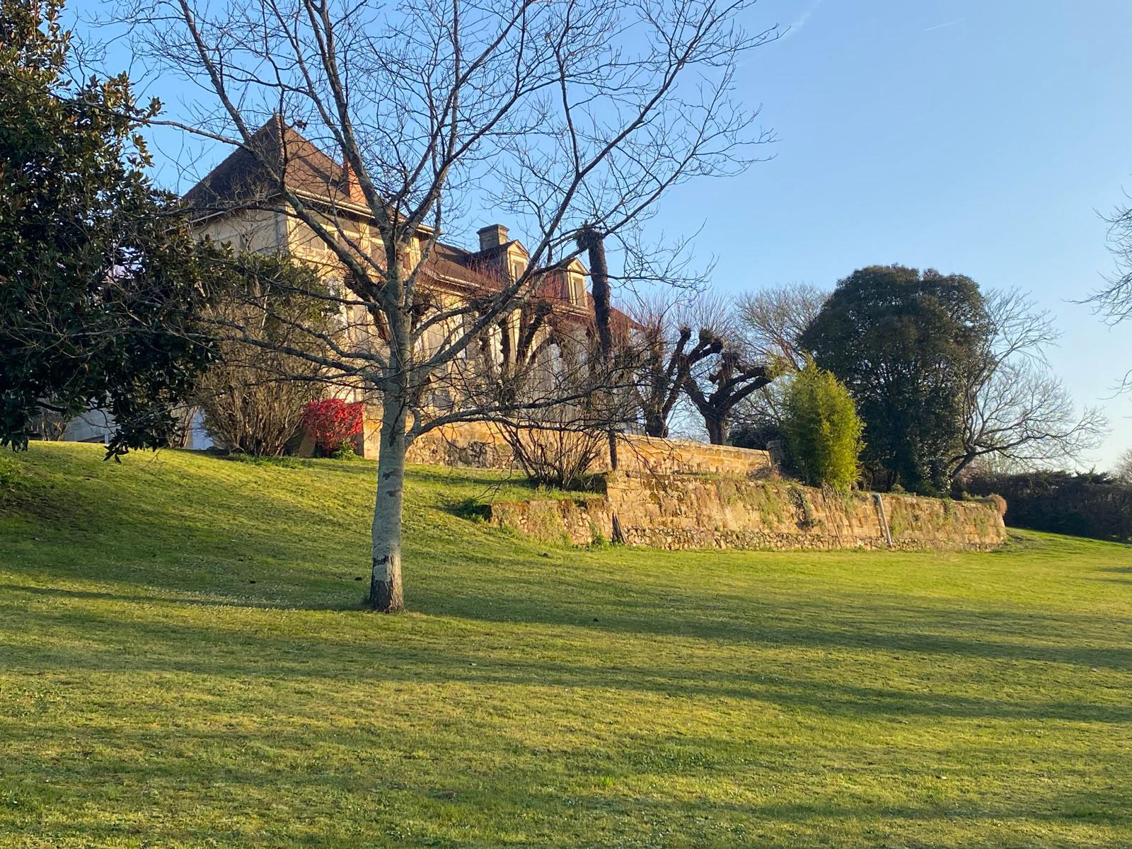 Vue du domaine au printemps