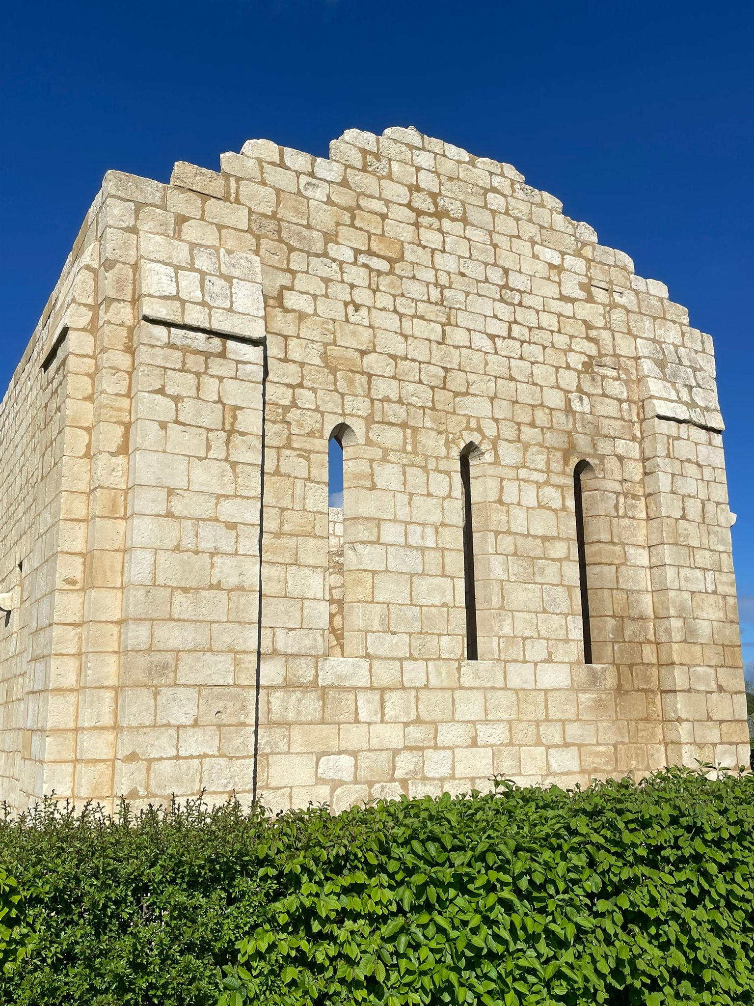 Ruines de la chapelle de Villemartin à Mouliets-et-Villemartin – vestige templier du XIIIe siècle"